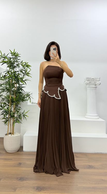 Kahverengi Pliseli Taş Detaylı Staplez Abiye Elbise