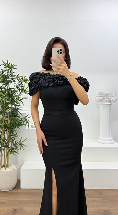 Siyah Kayık Yaka Fırfırlı Abiye Elbise