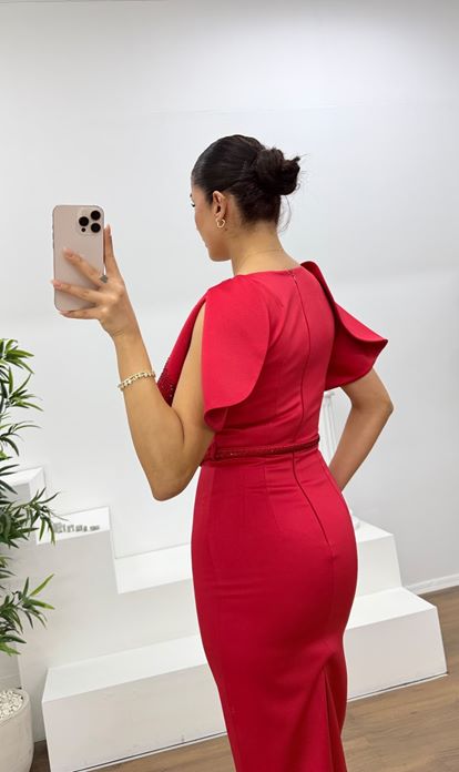 Kırmızı Pelerin Kol Payet Detaylı Abiye Elbise