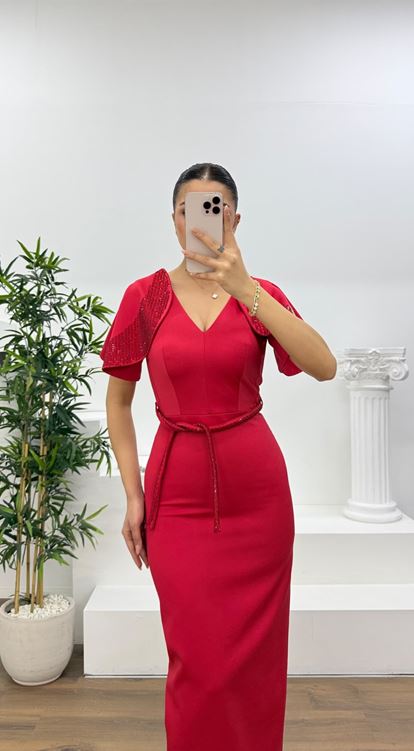 Kırmızı Pelerin Kol Payet Detaylı Abiye Elbise