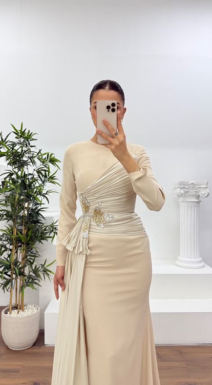 Gold Drapeli Ve Yaprak Motifli Şifon Tesettür Abiye Elbise