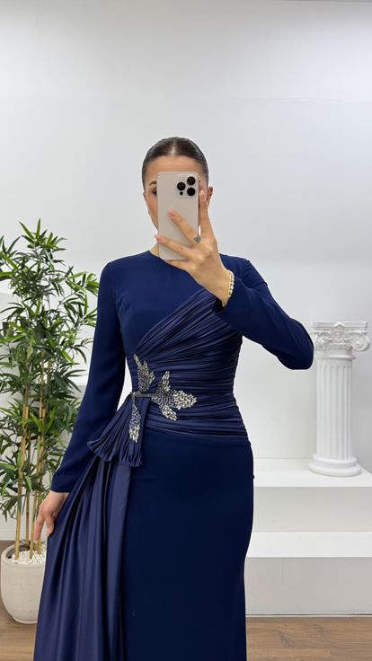 Lacivert Drapeli Ve Yaprak Motifli Şifon Tesettür Abiye Elbise