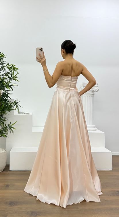 Yavruağzı Çiçek Detaylı Drapeli Şifon Abiye Elbise