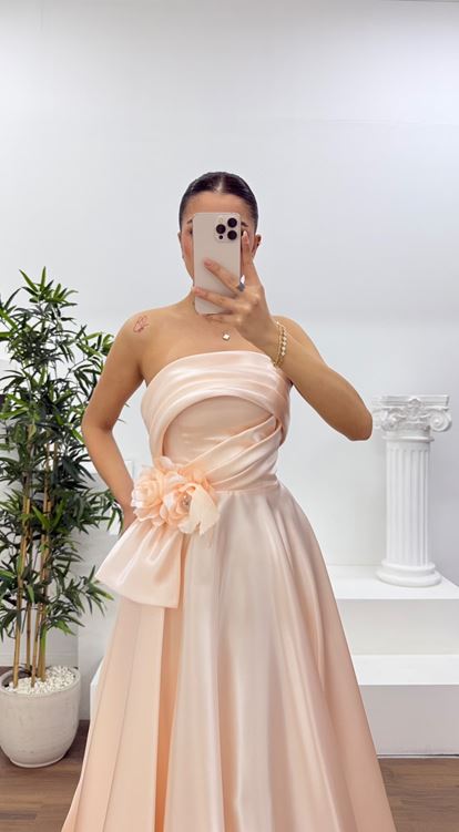 Yavruağzı Çiçek Detaylı Drapeli Şifon Abiye Elbise