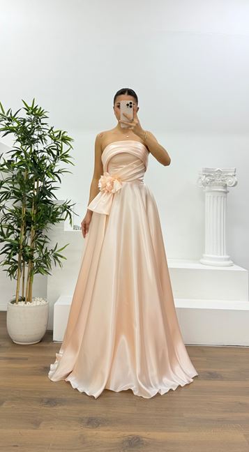 Yavruağzı Çiçek Detaylı Drapeli Şifon Abiye Elbise