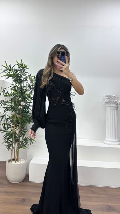 Siyah Pileli Tek Omuz,Çiçeklerle Süslenmiş Drapeli Abiye Elbise