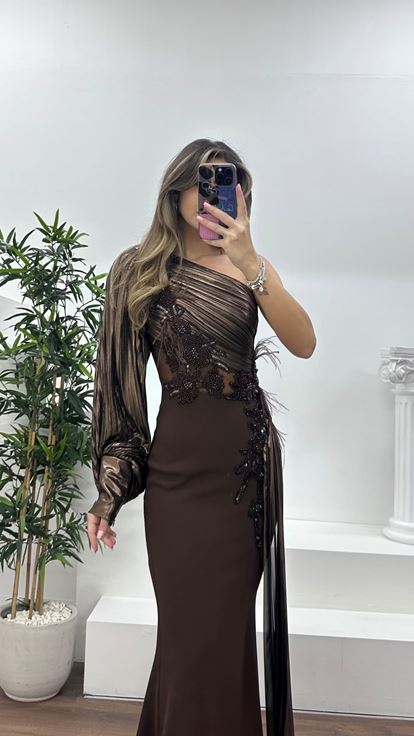 Kahverengi Pileli Tek Omuz,Çiçeklerle Süslenmiş Drapeli Abiye Elbise