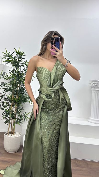 Nefti Katmanlı Drapeli Gövde, Taş İşlemeli Ve Tül Etekli Abiye Elbise