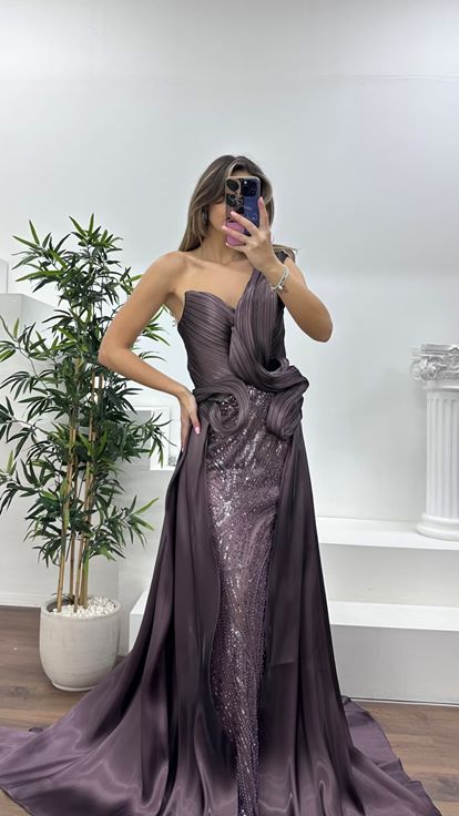 Gül Kurusu Katmanlı Drapeli Gövde, Taş İşlemeli Ve Tül Etekli Abiye Elbise