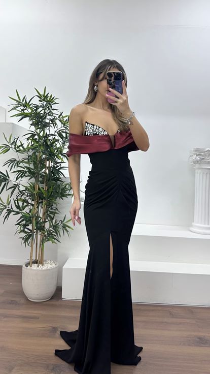 Siyah-Bordo Straplez Yaka, Dökümlü Yan Kol Detaylı Abiye Elbise