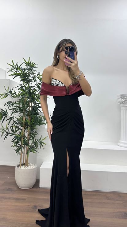 Siyah-Bordo Straplez Yaka, Dökümlü Yan Kol Detaylı Abiye Elbise