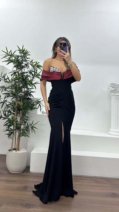 Siyah-Bordo Straplez Yaka, Dökümlü Yan Kol Detaylı Abiye Elbise