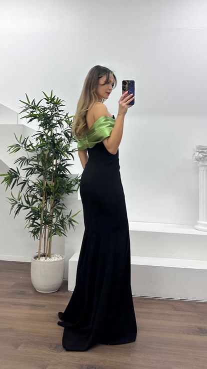 Siyah-Yeşil Straplez Yaka, Dökümlü Yan Kol Detaylı Abiye Elbise