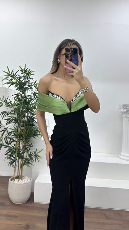 Siyah-Yeşil Straplez Yaka, Dökümlü Yan Kol Detaylı Abiye Elbise