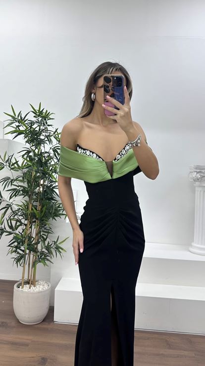 Siyah-Yeşil Straplez Yaka, Dökümlü Yan Kol Detaylı Abiye Elbise