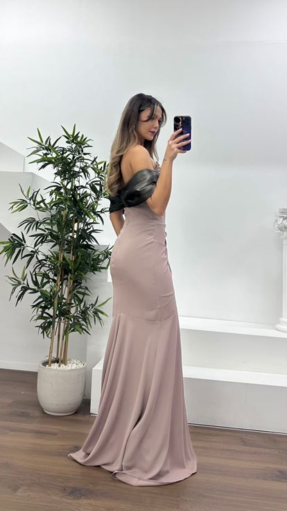 Vizon Straplez Yaka, Dökümlü Yan Kol Detaylı Abiye Elbise