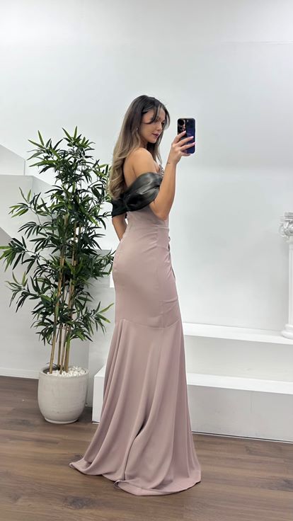 Vizon Straplez Yaka, Dökümlü Yan Kol Detaylı Abiye Elbise