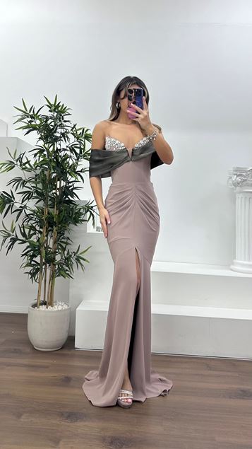 Vizon Straplez Yaka, Dökümlü Yan Kol Detaylı Abiye Elbise