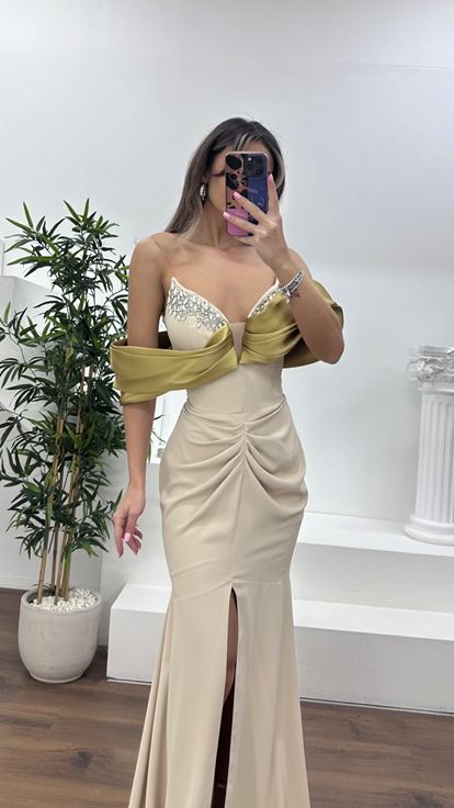Nude Straplez Yaka, Dökümlü Yan Kol Detaylı Abiye Elbise