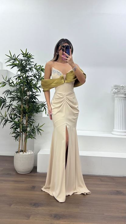 Nude Straplez Yaka, Dökümlü Yan Kol Detaylı Abiye Elbise
