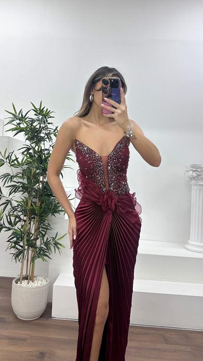 Bordo V Yaka Taş İşlemeli Pileli Şifon Abiye Elbise