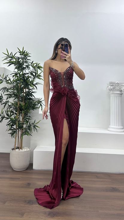 Bordo V Yaka Taş İşlemeli Pileli Şifon Abiye Elbise