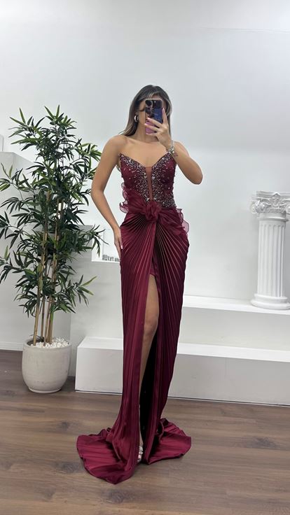 Bordo V Yaka Taş İşlemeli Pileli Şifon Abiye Elbise