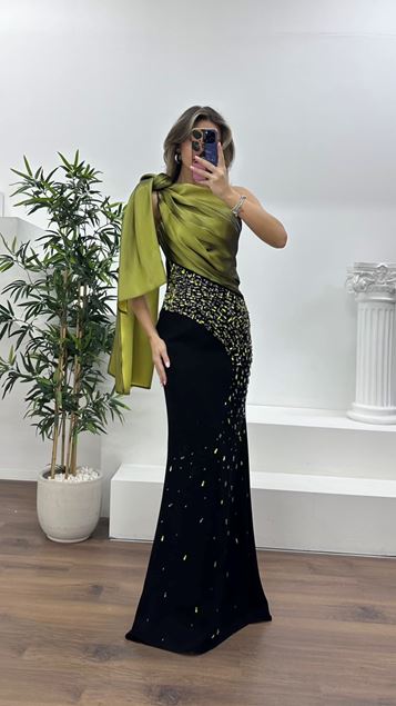 Siyah-Olive Şal Formunda Omuzdan Drapeli  Abiye Elbise