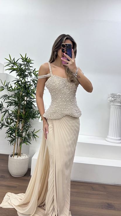Nude İnci Detaylı Zarif Kesim Şifon Abiye Elbise
