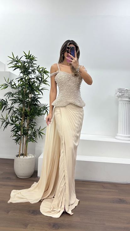 Nude İnci Detaylı Zarif Kesim Şifon Abiye Elbise