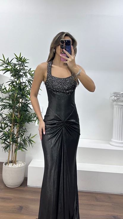 Siyah Taş İşlemeli Drapeli Saten Abiye Elbise