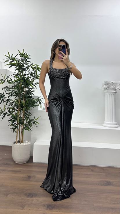 Siyah Taş İşlemeli Drapeli Saten Abiye Elbise