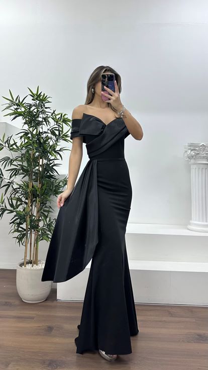 Siyah Şifon Detaylı Önü Kurdele Görünümlü Abiye Elbise