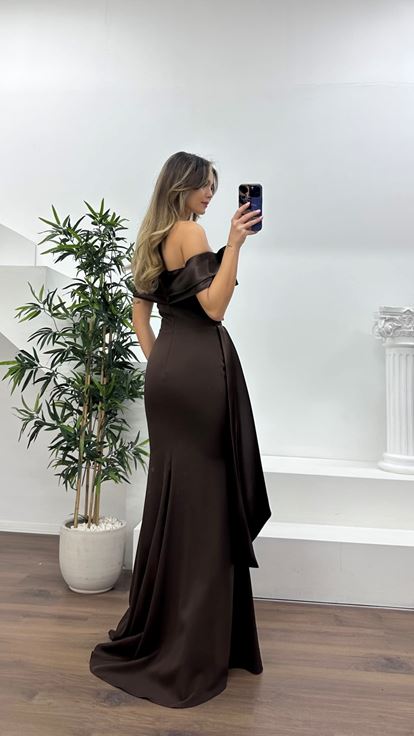 Kahverengi Şifon Detaylı Önü Kurdele Görünümlü Abiye Elbise