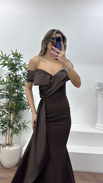 Kahverengi Şifon Detaylı Önü Kurdele Görünümlü Abiye Elbise