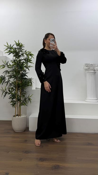 Siyah Saten Çiçekli Tesettür Büyük Beden Abiye Elbise