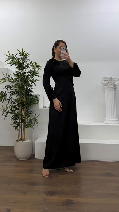 Siyah Saten Çiçekli Tesettür Büyük Beden Abiye Elbise