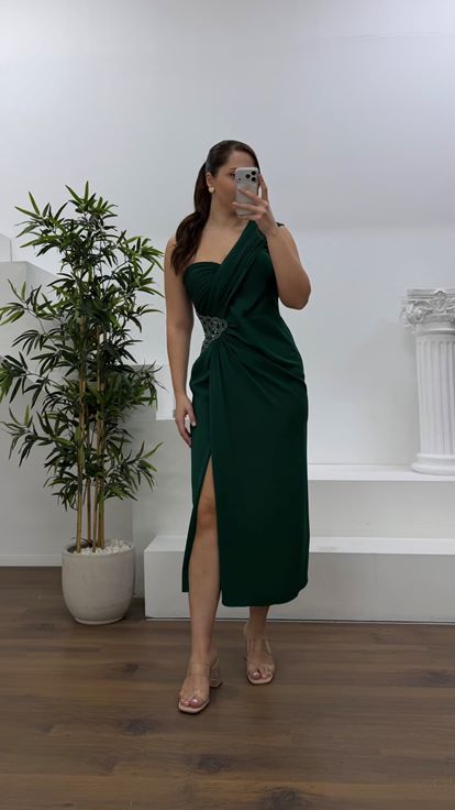 Yeşil Taş Motifli Drapeli Büyük Beden Abiye Elbise