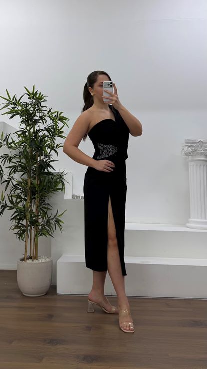 Siyah Taş Motifli Drapeli Büyük Beden Abiye Elbise