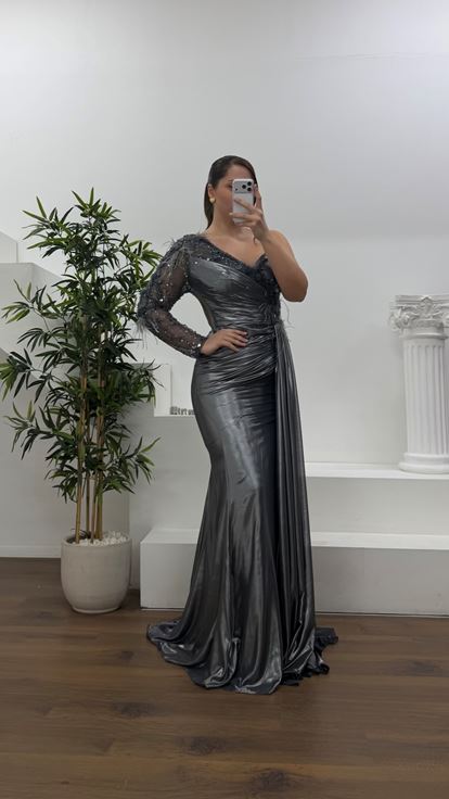 Gri Tek Omuz İşlemeli Büyük Beden Abiye Elbise