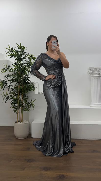 Gri Tek Omuz İşlemeli Büyük Beden Abiye Elbise