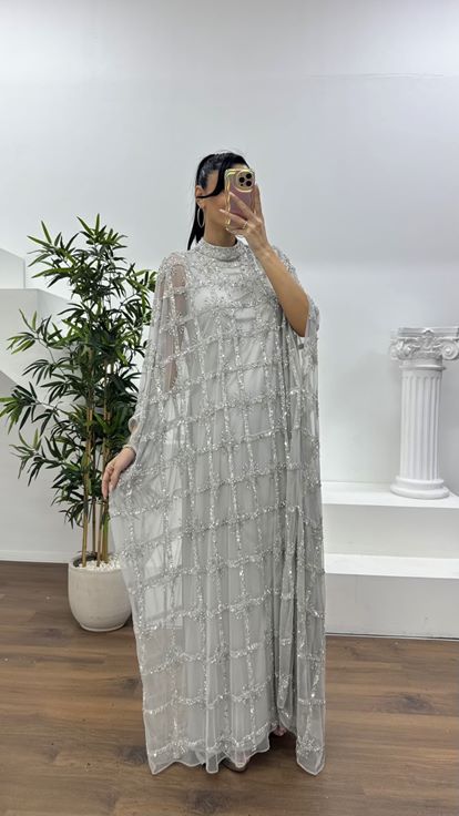 Gümüş Çiçek Motifli Yarasa Kol Detaylı Abiye Elbise