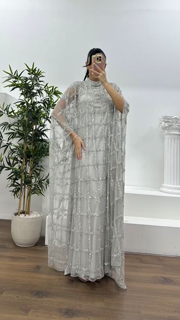 Abito da sera argento con motivo floreale e dettaglio maniche a pipistrello