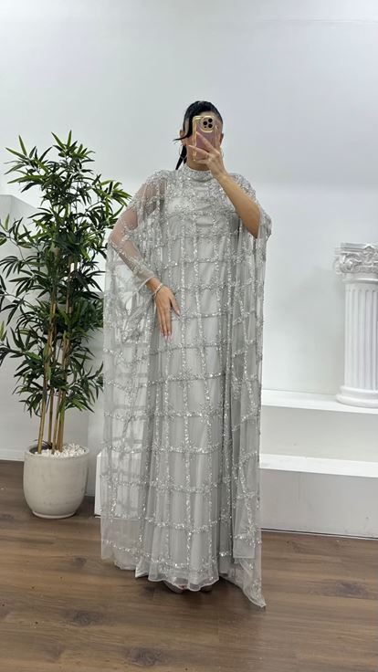 Gümüş Çiçek Motifli Yarasa Kol Detaylı Abiye Elbise