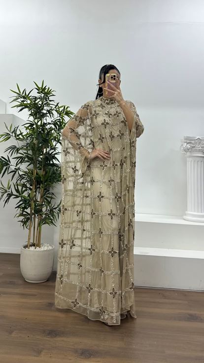 Krem Çiçek Motifli Yarasa Kol Detaylı Abiye Elbise