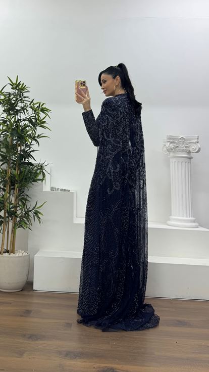 Lacivert Boncuk İşlemeli Uzun Kollu Pelerin Detaylı Abiye Elbise