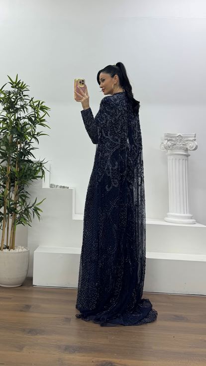 Lacivert Boncuk İşlemeli Uzun Kollu Pelerin Detaylı Abiye Elbise