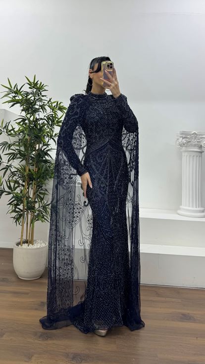 Lacivert Boncuk İşlemeli Uzun Kollu Pelerin Detaylı Abiye Elbise