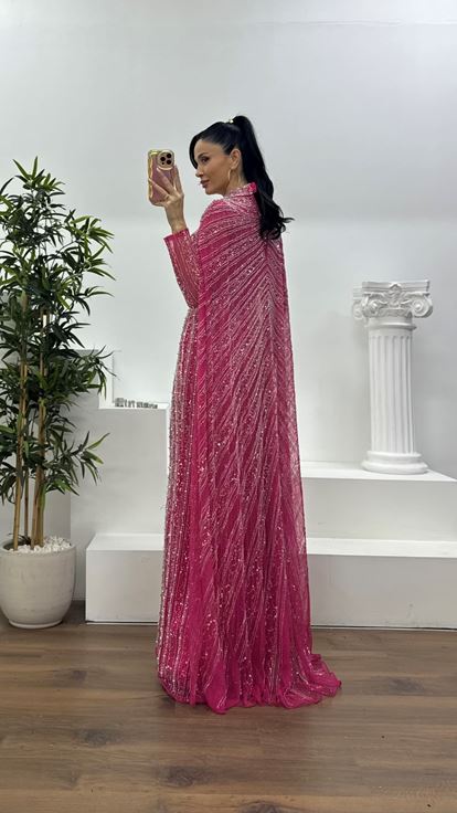 Fuşya Bisiklet Yaka Pelerinli Boncuk İşlemeli Abiye Elbise