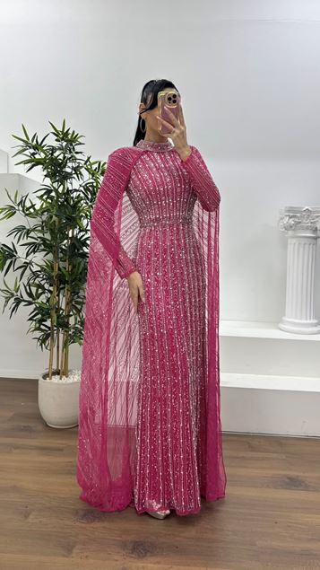 Fuşya Bisiklet Yaka Pelerinli Boncuk İşlemeli Abiye Elbise